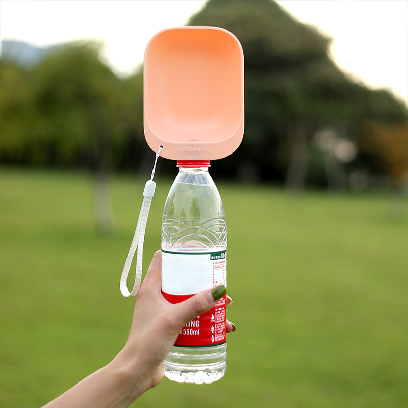 Botella de agua portátil para perros para la hidratación de mascotas al aire libre